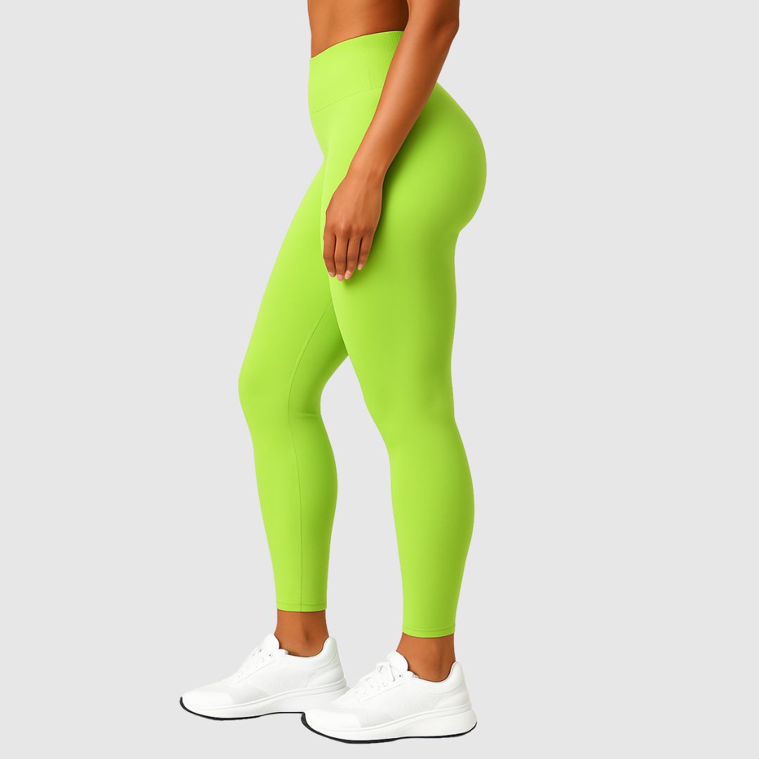 Seitenprofil der Vibe Scrunch Leggings in Lime – zeigt hohen Bund und figurformende Passform