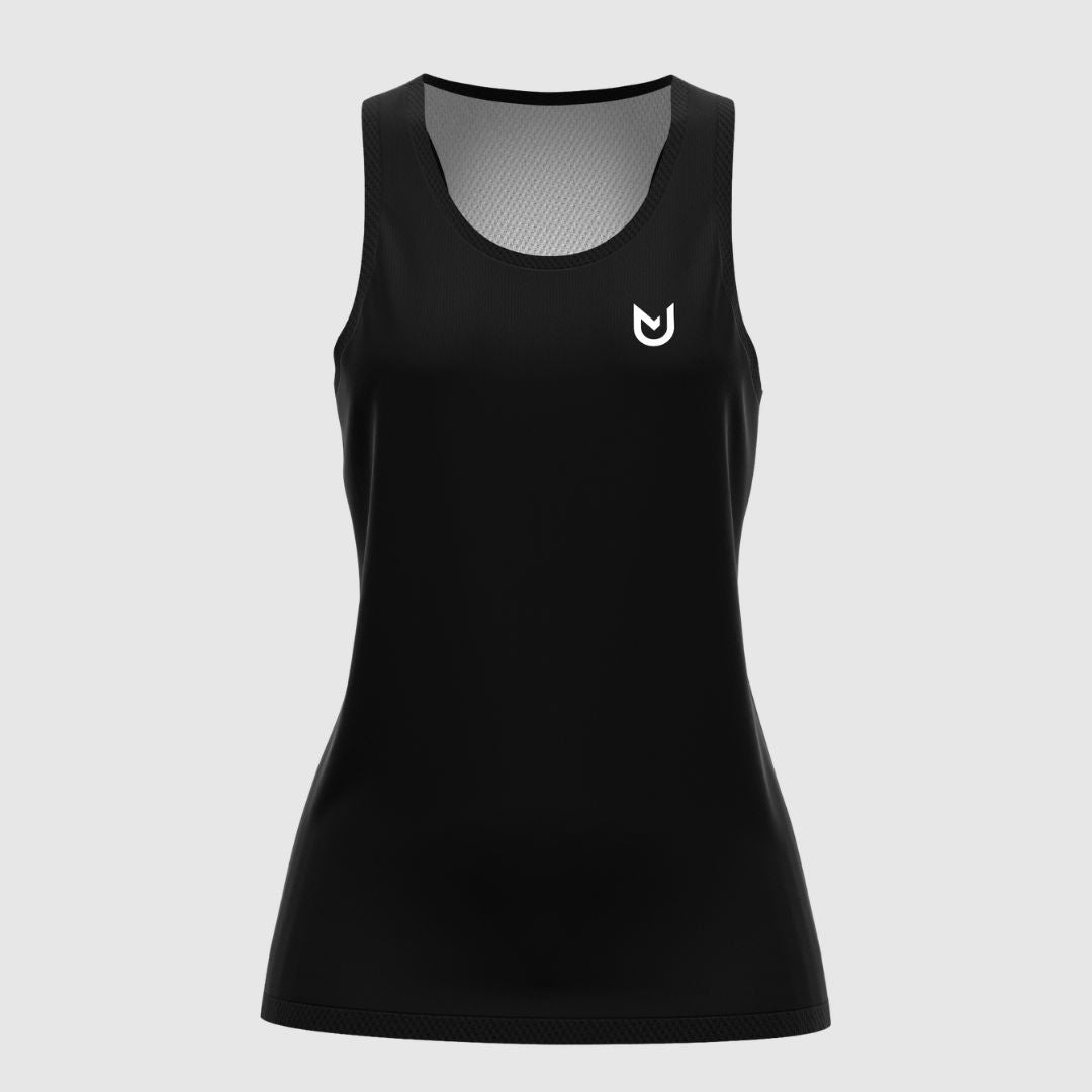 Women's Essential Long Tank Top in Schwarz von UNANIMOUS – lange Passform mit dezentem Logo auf der Vorderseite.