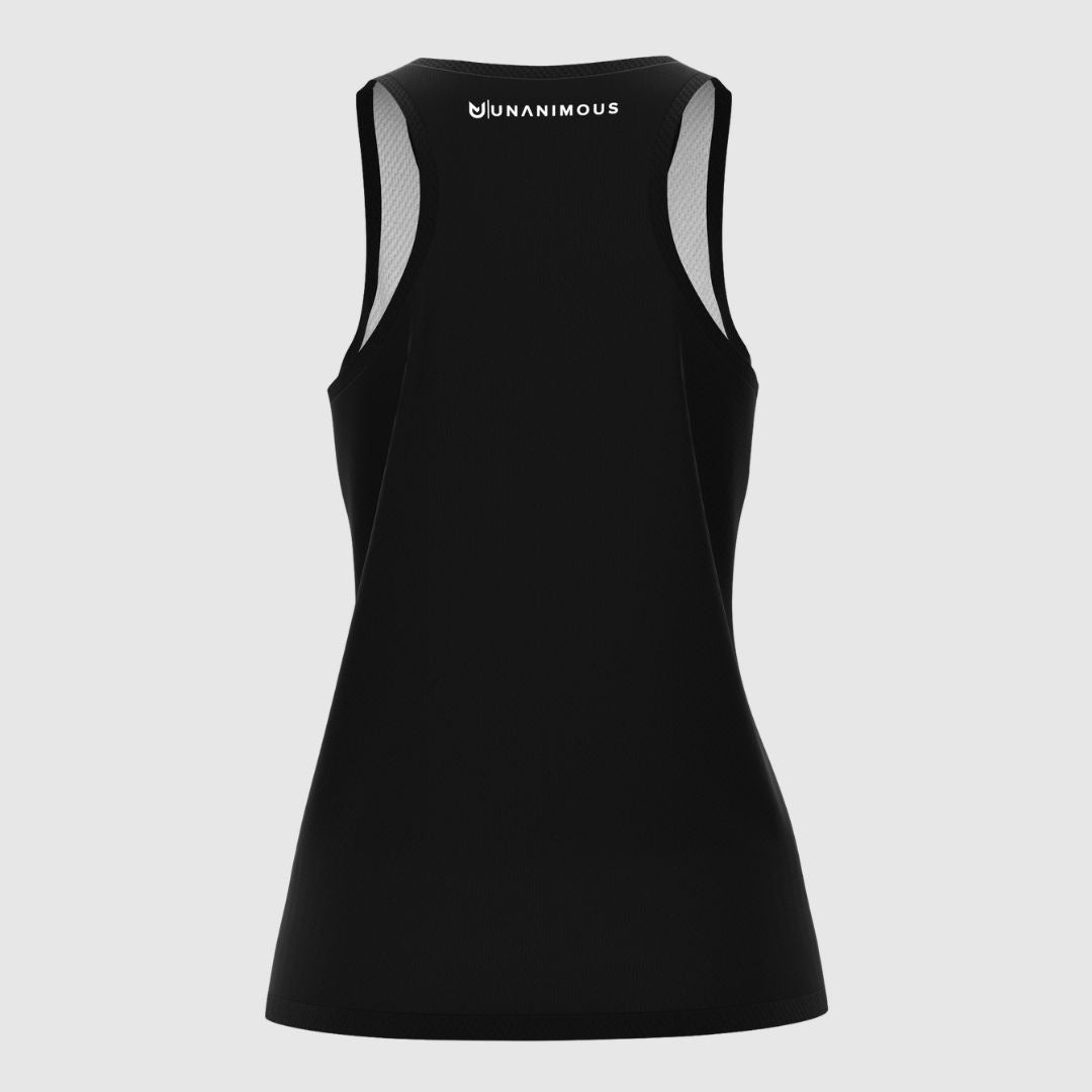 Women's Essential Long Tank Top in Schwarz von UNANIMOUS – Rückansicht mit langem Schnitt und UNANIMOUS Schriftzug im Nackenbereich.