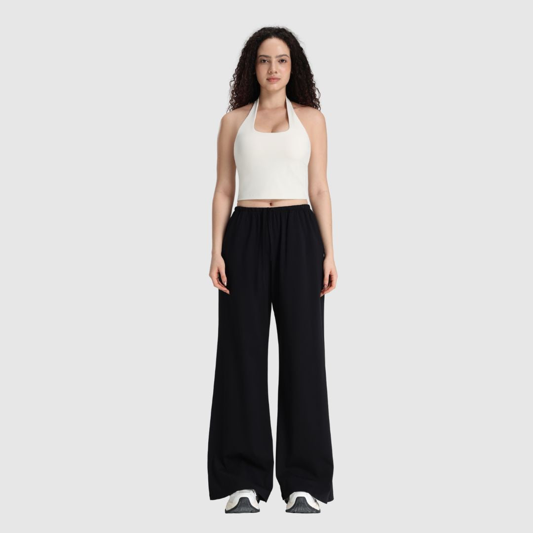 Vorderansicht der schwarzen UNANIMOUS Everyday Wide Leg Pants in voller Länge
